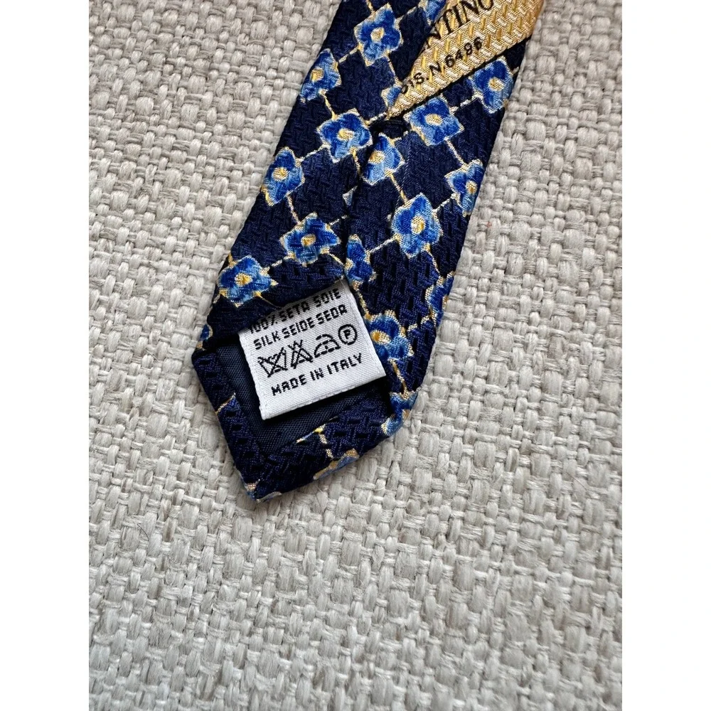 Valentino‎ Cravatte Silk Tie Navy Blue Yellow Geometric Floral Made in Italy